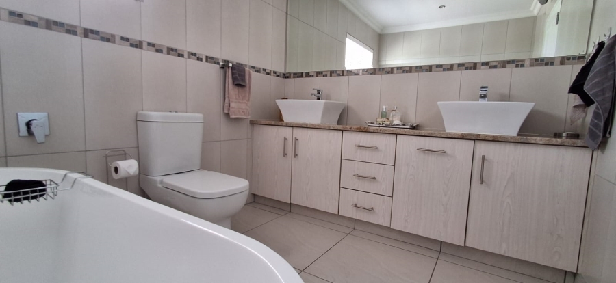 2 Bedroom Property for Sale in Hartenbos Landgoed Western Cape